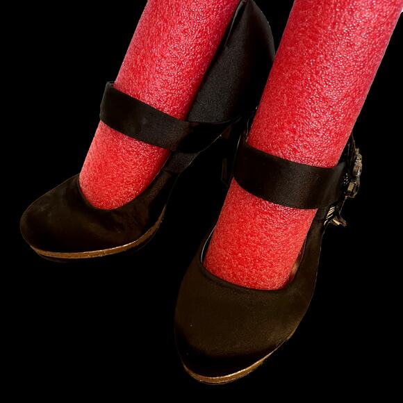 BKE Sole  Stiletto 4.5" platform 1" Size 7.5 Satin with Silver trim flower gems - Picture 13 of 13